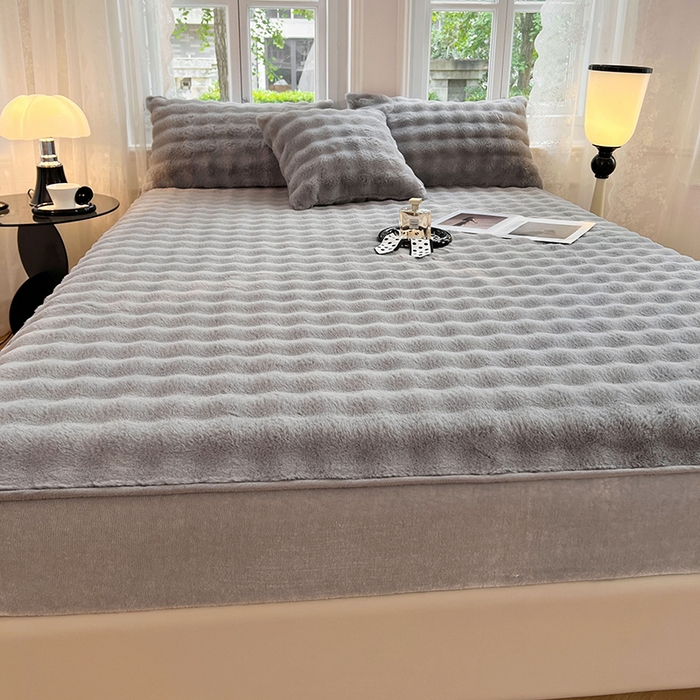 91家纺网 家纺一手货源 找家纺 梦舒羽 2025新款兔毛绒床笠水晶绒床垫保护套牛奶绒床垫套 烟雨灰