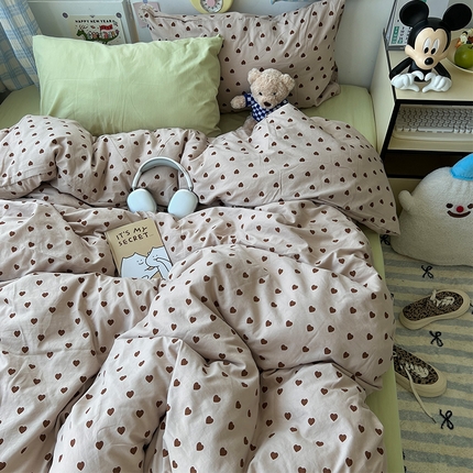 91家纺网 家纺一手货源 找家纺 原素 2024学生季专属A类水洗棉印花四件套 复古爱心