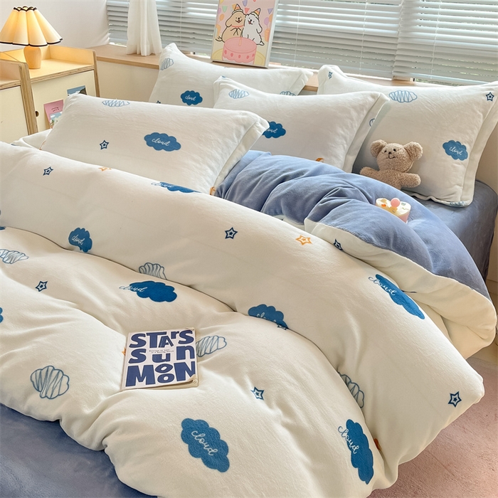 91家纺网 家纺一手货源 找家纺 2024新款A类AB版加厚保暖双面牛奶绒印花四件套--小清新系列 月亮云朵