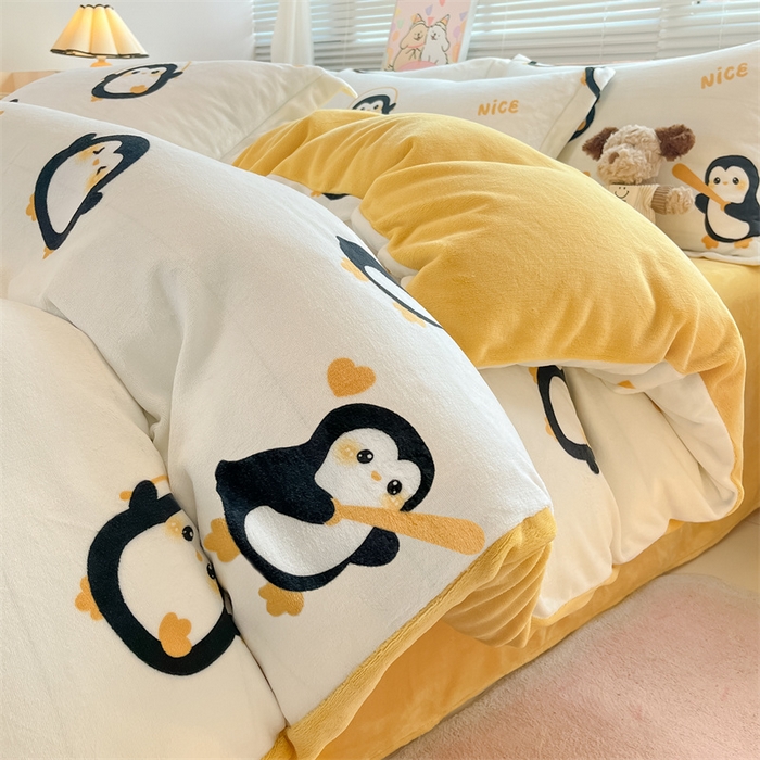 91家纺网 家纺一手货源 找家纺 2024新款A类AB版加厚保暖双面牛奶绒印花四件套--小清新系列 字母企鹅