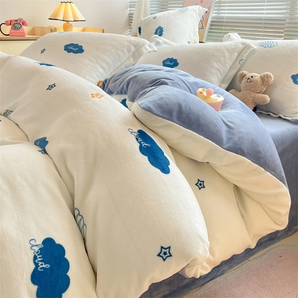 91家纺网 家纺一手货源 找家纺 2024新款A类AB版加厚保暖双面牛奶绒印花四件套--小清新系列 月亮云朵
