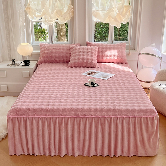 91家纺网 家纺一手货源 找家纺 梦舒羽 2025新款兔毛绒床裙水晶绒床垫保护罩牛奶绒床垫床单罩 云梦粉