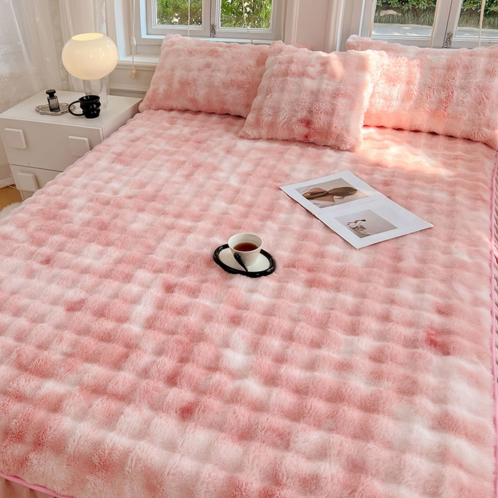 91家纺网 家纺一手货源 找家纺 梦舒羽 2025新款兔毛绒床裙水晶绒床垫保护罩牛奶绒床垫床单罩 梦幻樱粉