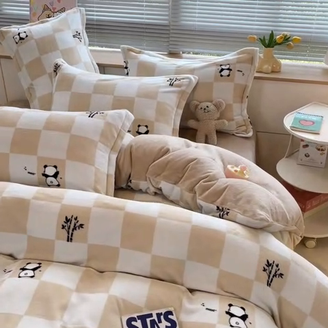 91家纺网 家纺一手货源 找家纺 2024新款A类AB版加厚保暖双面牛奶绒印花四件套--小清新系列 竹叶熊猫