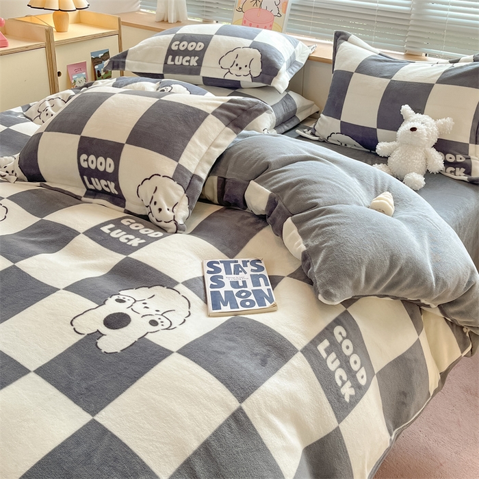 91家纺网 家纺一手货源 找家纺 2024新款A类AB版加厚保暖双面牛奶绒印花四件套--小清新系列 好运小狗