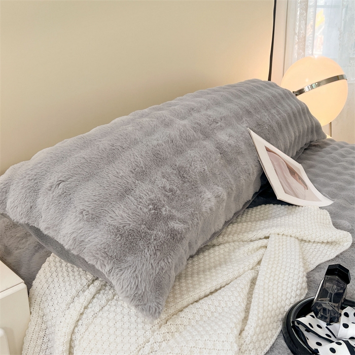 91家纺网 家纺一手货源 找家纺 梦舒羽 2025新款兔毛绒双人枕套牛奶绒加长枕芯套雪花绒枕头套 烟雨灰