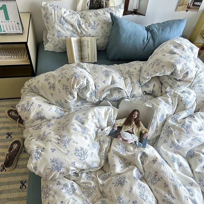 91家纺网 家纺一手货源 找家纺 原素 2024学生季专属A类水洗棉印花四件套 素描蓝叶