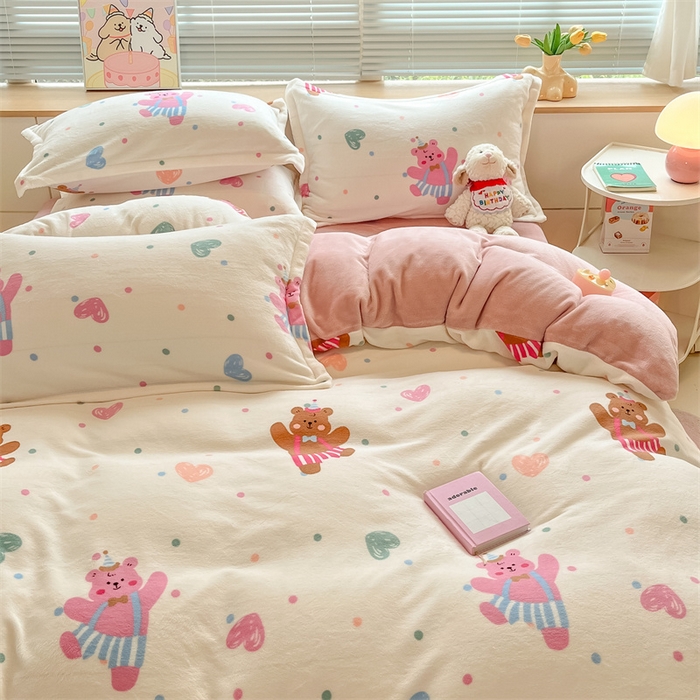 91家纺网 家纺一手货源 找家纺 2024新款A类AB版加厚保暖双面牛奶绒印花四件套--小清新系列 熊宝宝