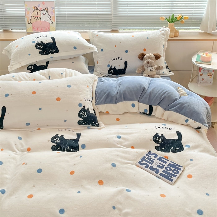 91家纺网 家纺一手货源 找家纺 2024新款A类AB版加厚保暖双面牛奶绒印花四件套--小清新系列 白底小猫