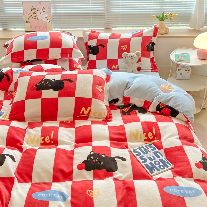 91家纺网 家纺一手货源 找家纺 2024新款A类AB版加厚保暖双面牛奶绒印花四件套--小清新系列 红格子猫