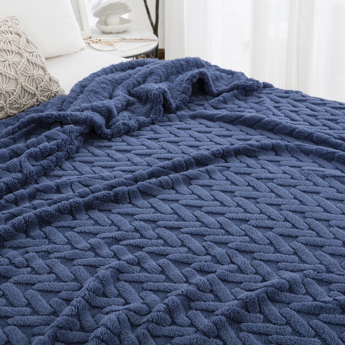 91家纺网 家纺一手货源 找家纺 一左一右 2024秋冬新款高克重单层双面提花塔芙绒毛毯舒棉绒毯多功能毯子外贸跨境电商 藏蓝
