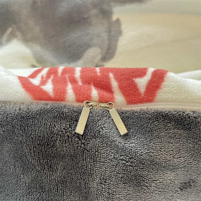 91家纺网 家纺一手货源 找家纺 2024新款A类AB版加厚保暖双面牛奶绒印花四件套--小清新系列 字母爱心花朵