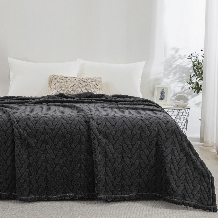 91家纺网 家纺一手货源 找家纺 一左一右 2024秋冬新款高克重单层双面提花塔芙绒毛毯舒棉绒毯多功能毯子外贸跨境电商 灰黑