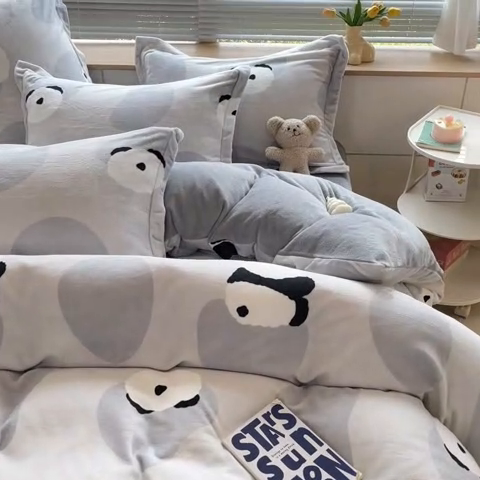 91家纺网 家纺一手货源 找家纺 2024新款A类AB版加厚保暖双面牛奶绒印花四件套--小清新系列 熊猫