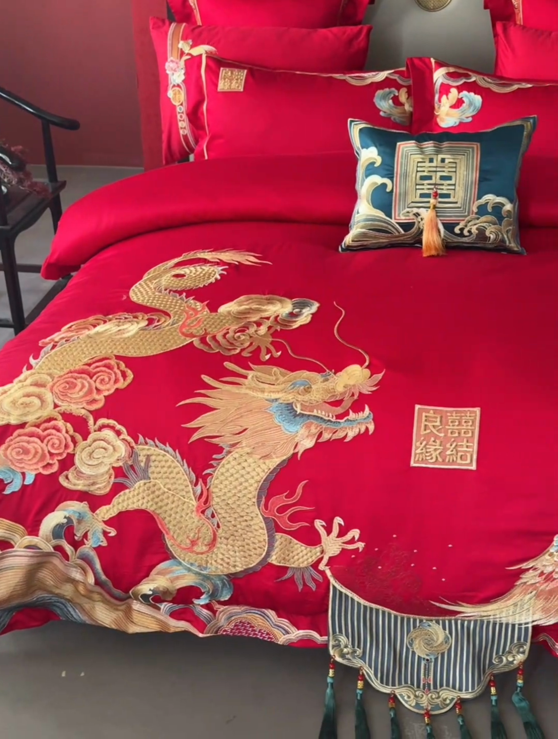 91家纺网 家纺一手货源 找家纺 2025新款长绒棉长绒棉贡缎提花款新中式古典韵味精美刺绣婚庆四件套多件套 龙凤喜缘