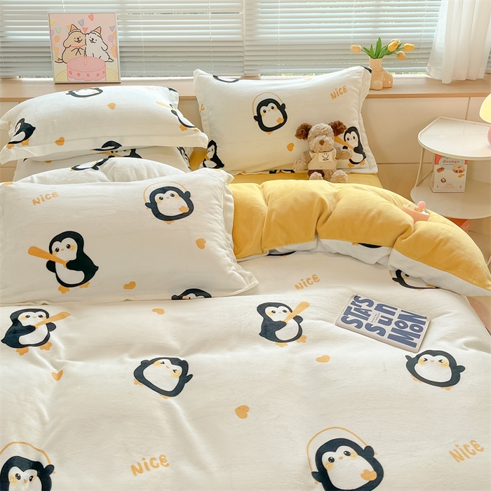 91家纺网 家纺一手货源 找家纺 2024新款A类AB版加厚保暖双面牛奶绒印花四件套--小清新系列 字母企鹅