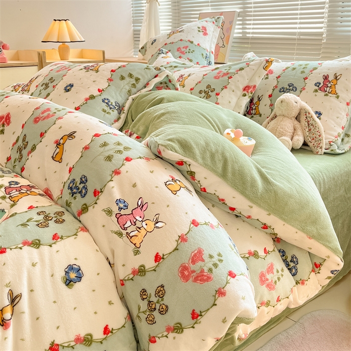 91家纺网 家纺一手货源 找家纺 2024新款A类AB版加厚保暖双面牛奶绒印花四件套--小清新系列 兔子花朵
