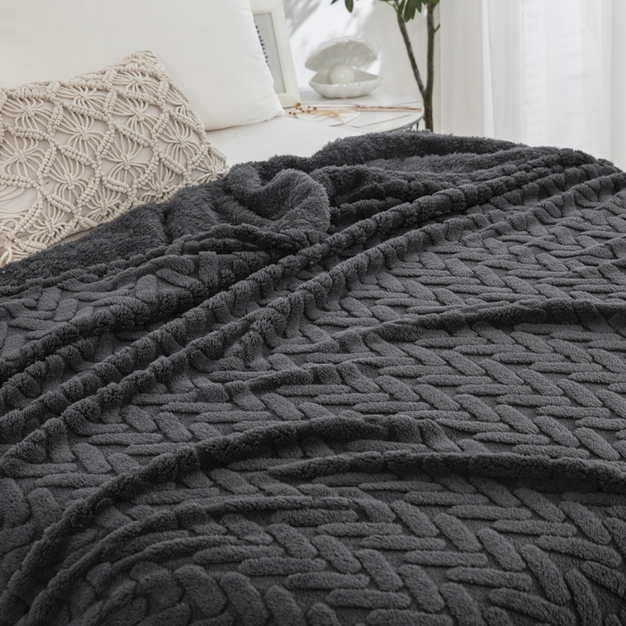 91家纺网 家纺一手货源 找家纺 一左一右 2024秋冬新款高克重单层双面提花塔芙绒毛毯舒棉绒毯多功能毯子外贸跨境电商 灰黑