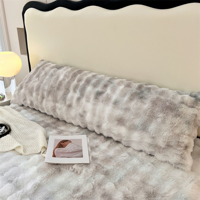 91家纺网 家纺一手货源 找家纺 梦舒羽 2025新款兔毛绒双人枕套牛奶绒加长枕芯套雪花绒枕头套 梦幻浅灰