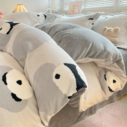 91家纺网 家纺一手货源 找家纺 2024新款A类AB版加厚保暖双面牛奶绒印花四件套--小清新系列 熊猫