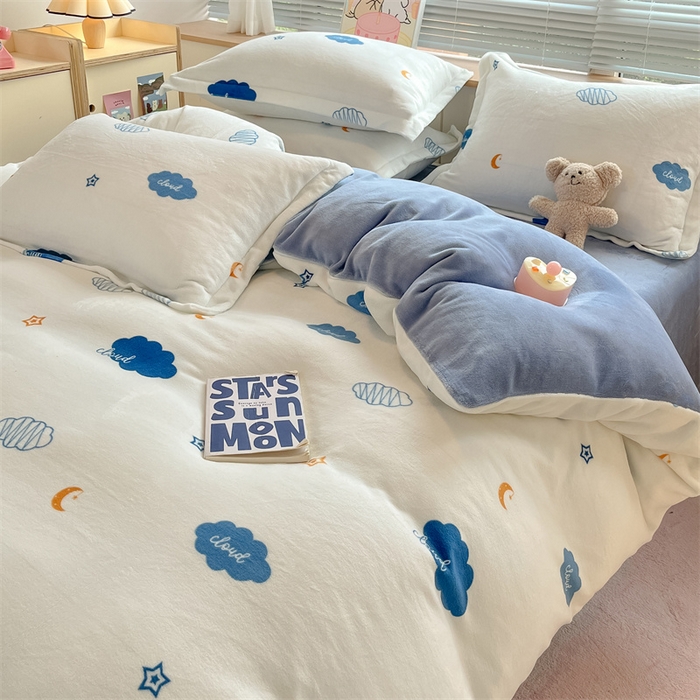 91家纺网 家纺一手货源 找家纺 2024新款A类AB版加厚保暖双面牛奶绒印花四件套--小清新系列 月亮云朵