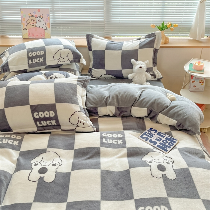 91家纺网 家纺一手货源 找家纺 2024新款A类AB版加厚保暖双面牛奶绒印花四件套--小清新系列 好运小狗