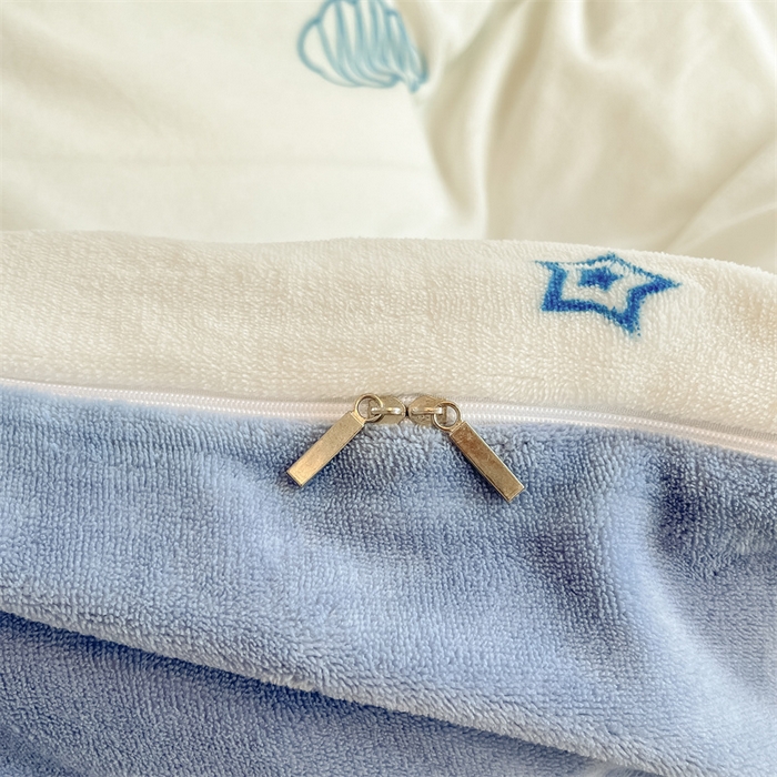 91家纺网 家纺一手货源 找家纺 2024新款A类AB版加厚保暖双面牛奶绒印花四件套--小清新系列 月亮云朵