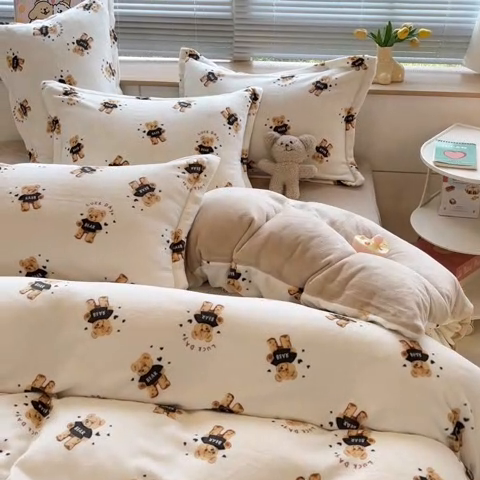 91家纺网 家纺一手货源 找家纺 2024新款A类AB版加厚保暖双面牛奶绒印花四件套--小清新系列 快乐小熊