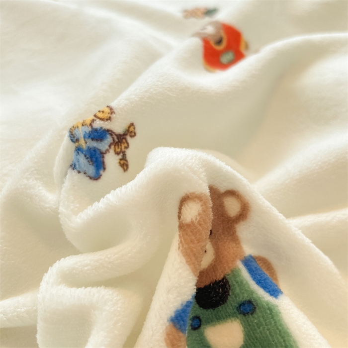 91家纺网 家纺一手货源 找家纺 2024新款A类AB版加厚保暖双面牛奶绒印花四件套--小清新系列 衣服小熊