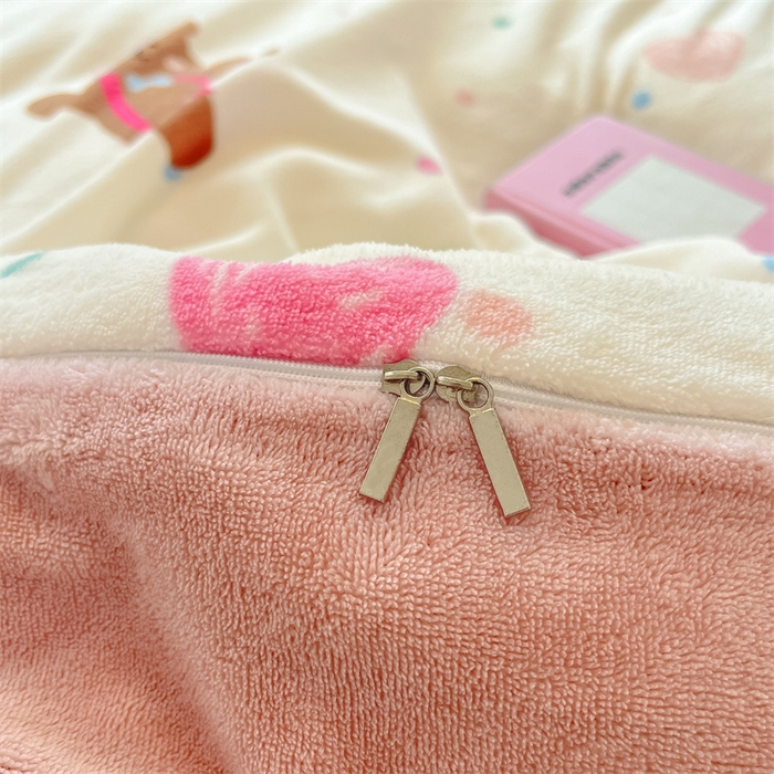 91家纺网 家纺一手货源 找家纺 2024新款A类AB版加厚保暖双面牛奶绒印花四件套--小清新系列 熊宝宝