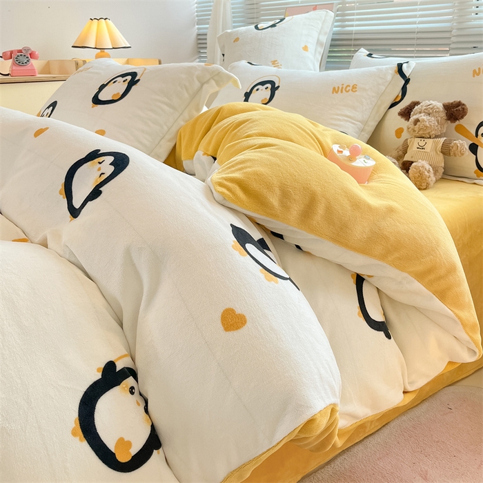 91家纺网 家纺一手货源 找家纺 2024新款A类AB版加厚保暖双面牛奶绒印花四件套--小清新系列 字母企鹅