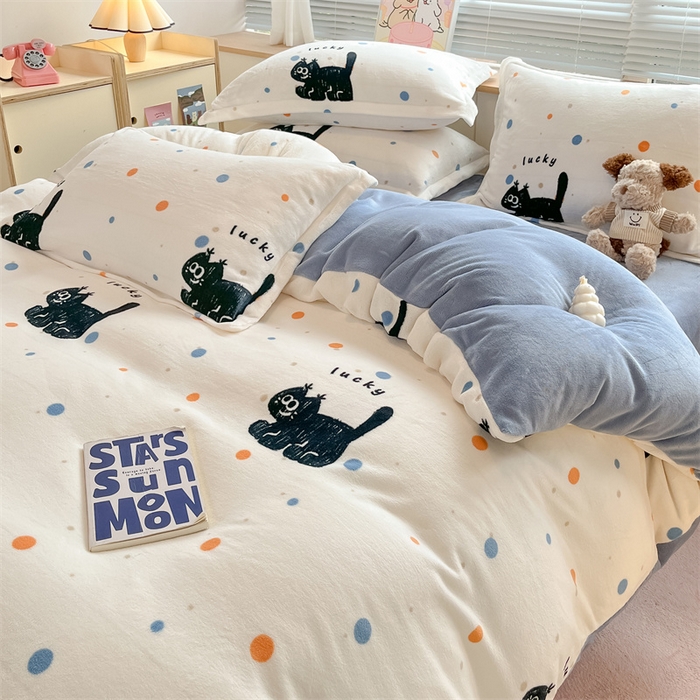 91家纺网 家纺一手货源 找家纺 2024新款A类AB版加厚保暖双面牛奶绒印花四件套--小清新系列 白底小猫