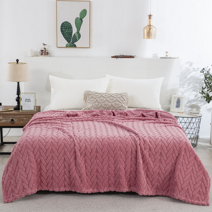 91家纺网 家纺一手货源 找家纺 一左一右 2024秋冬新款高克重单层双面提花塔芙绒毛毯舒棉绒毯多功能毯子外贸跨境电商 玫瑰粉