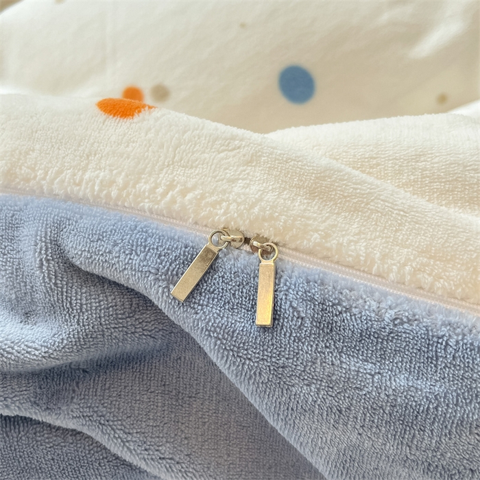 91家纺网 家纺一手货源 找家纺 2024新款A类AB版加厚保暖双面牛奶绒印花四件套--小清新系列 白底小猫