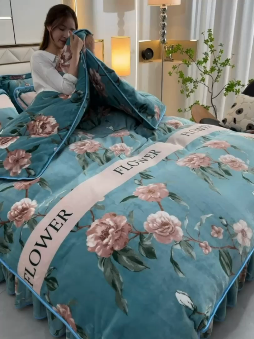 91家纺网 家纺一手货源 找家纺 紫月轩 2024新款日产2万套高克重8.5斤牛奶绒四件套法莱绒四件套 绿野花园