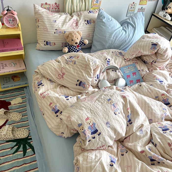 91家纺网 家纺一手货源 找家纺 原素 2024学生季专属A类水洗棉印花四件套 熊熊好朋友