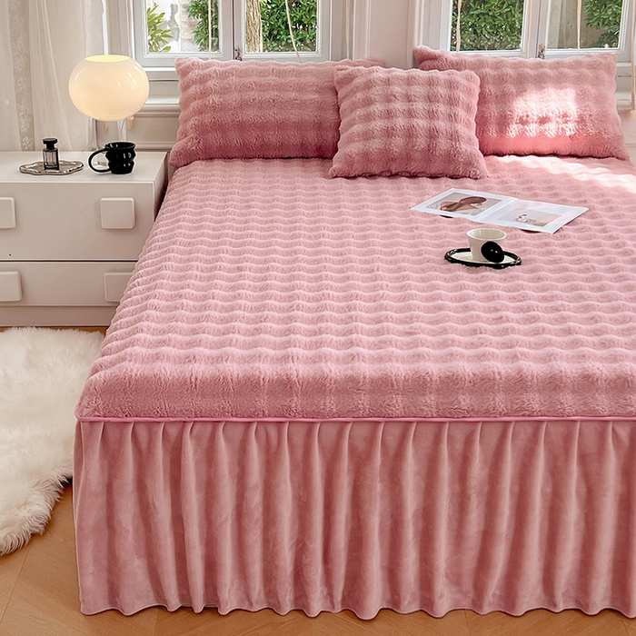 91家纺网 家纺一手货源 找家纺 梦舒羽 2025新款兔毛绒床裙水晶绒床垫保护罩牛奶绒床垫床单罩 云梦粉