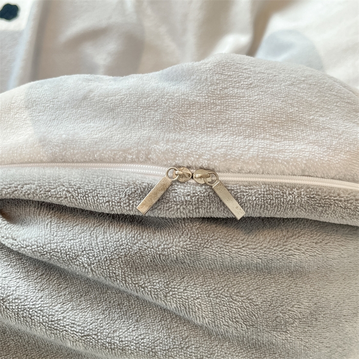 91家纺网 家纺一手货源 找家纺 2024新款A类AB版加厚保暖双面牛奶绒印花四件套--小清新系列 熊猫