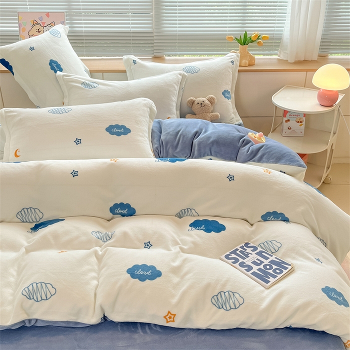 91家纺网 家纺一手货源 找家纺 2024新款A类AB版加厚保暖双面牛奶绒印花四件套--小清新系列 月亮云朵