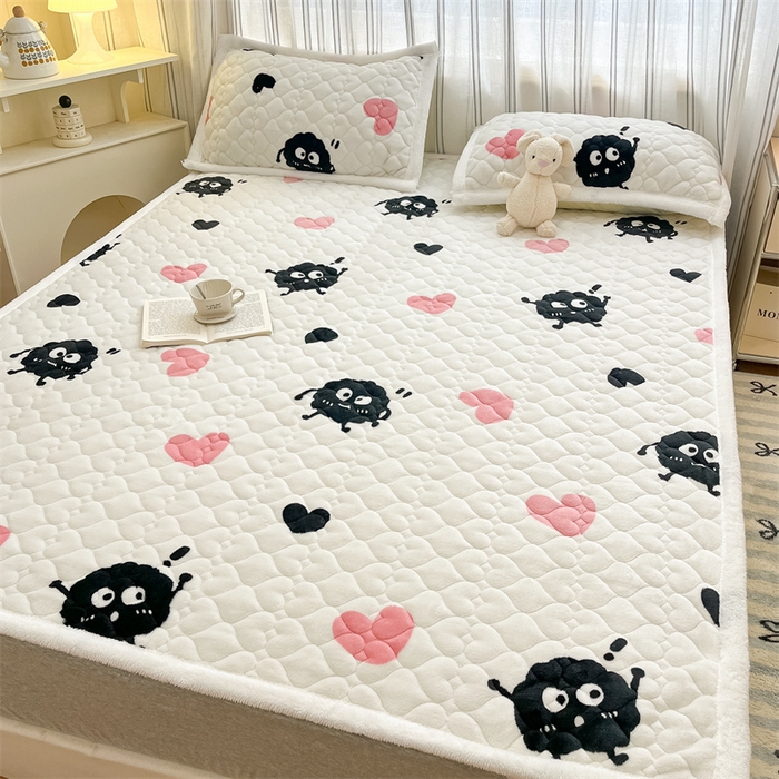 91家纺网 家纺一手货源 找家纺 启程家纺 2024新款A类印花牛奶绒床垫加厚绒保暖床护垫 爱心煤球