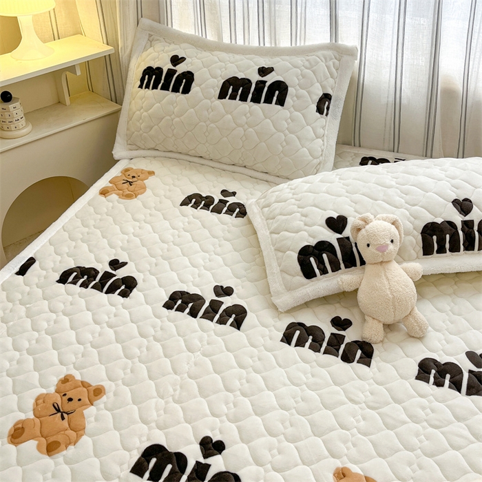 91家纺网 家纺一手货源 找家纺 启程家纺 2024新款A类印花牛奶绒床垫加厚绒保暖床护垫 米妮熊