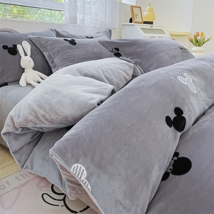 91家纺网 家纺一手货源 找家纺 锦罗绣 2024新款A类高克重牛奶绒印花四件套 经典米奇