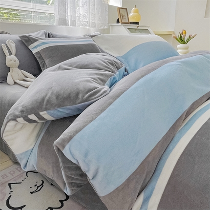 91家纺网 家纺一手货源 找家纺 锦罗绣 2024新款A类高克重牛奶绒印花四件套 简约