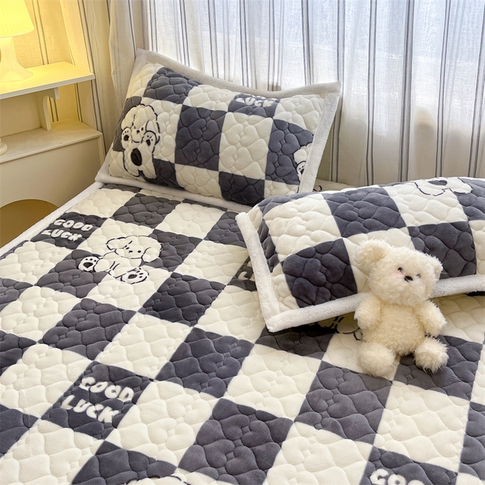 91家纺网 家纺一手货源 找家纺 启程家纺 2024新款A类印花牛奶绒床垫加厚绒保暖床护垫 灰格狗