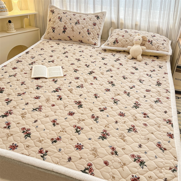 91家纺网 家纺一手货源 找家纺 启程家纺 2024新款A类印花牛奶绒床垫加厚绒保暖床护垫 栀子花开