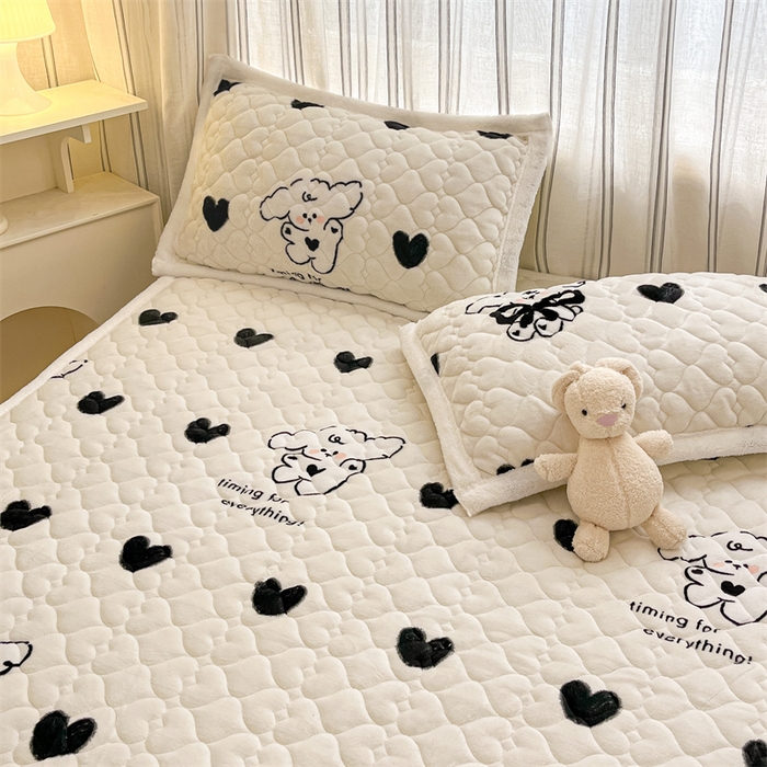 91家纺网 家纺一手货源 找家纺 启程家纺 2024新款A类印花牛奶绒床垫加厚绒保暖床护垫 爱心狗