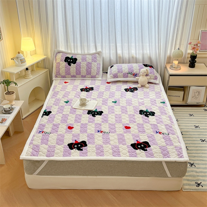 91家纺网 家纺一手货源 找家纺 启程家纺 2024新款A类印花牛奶绒床垫加厚绒保暖床护垫 紫格象