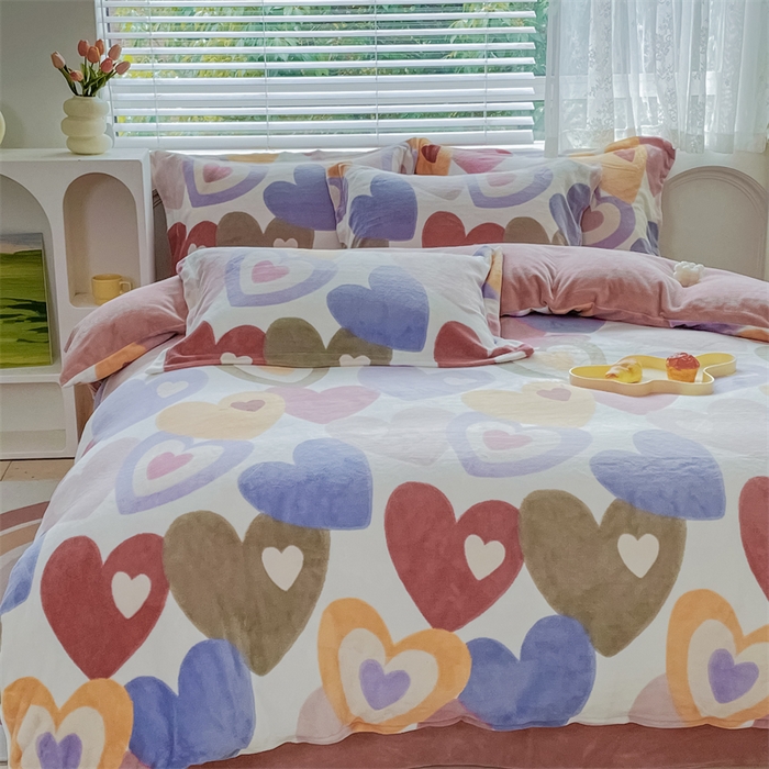 91家纺网 家纺一手货源 找家纺 锦罗绣 2024新款A类高克重牛奶绒印花单被套 爱心