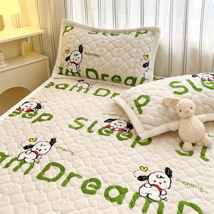 91家纺网 家纺一手货源 找家纺 启程家纺 2024新款A类印花牛奶绒床垫加厚绒保暖床护垫 字母狗