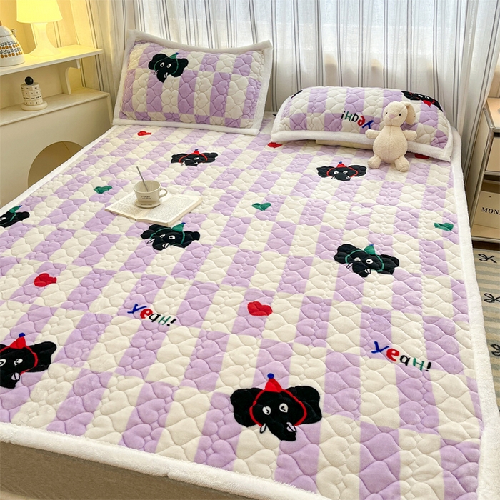 91家纺网 家纺一手货源 找家纺 启程家纺 2024新款A类印花牛奶绒床垫加厚绒保暖床护垫 紫格象